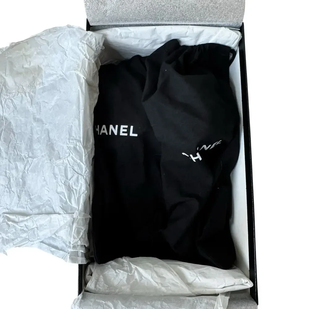 CHANEL Beige/ Black Patent CC Mule Slides 38C/ US 8 Wide - Picture 11 of 11